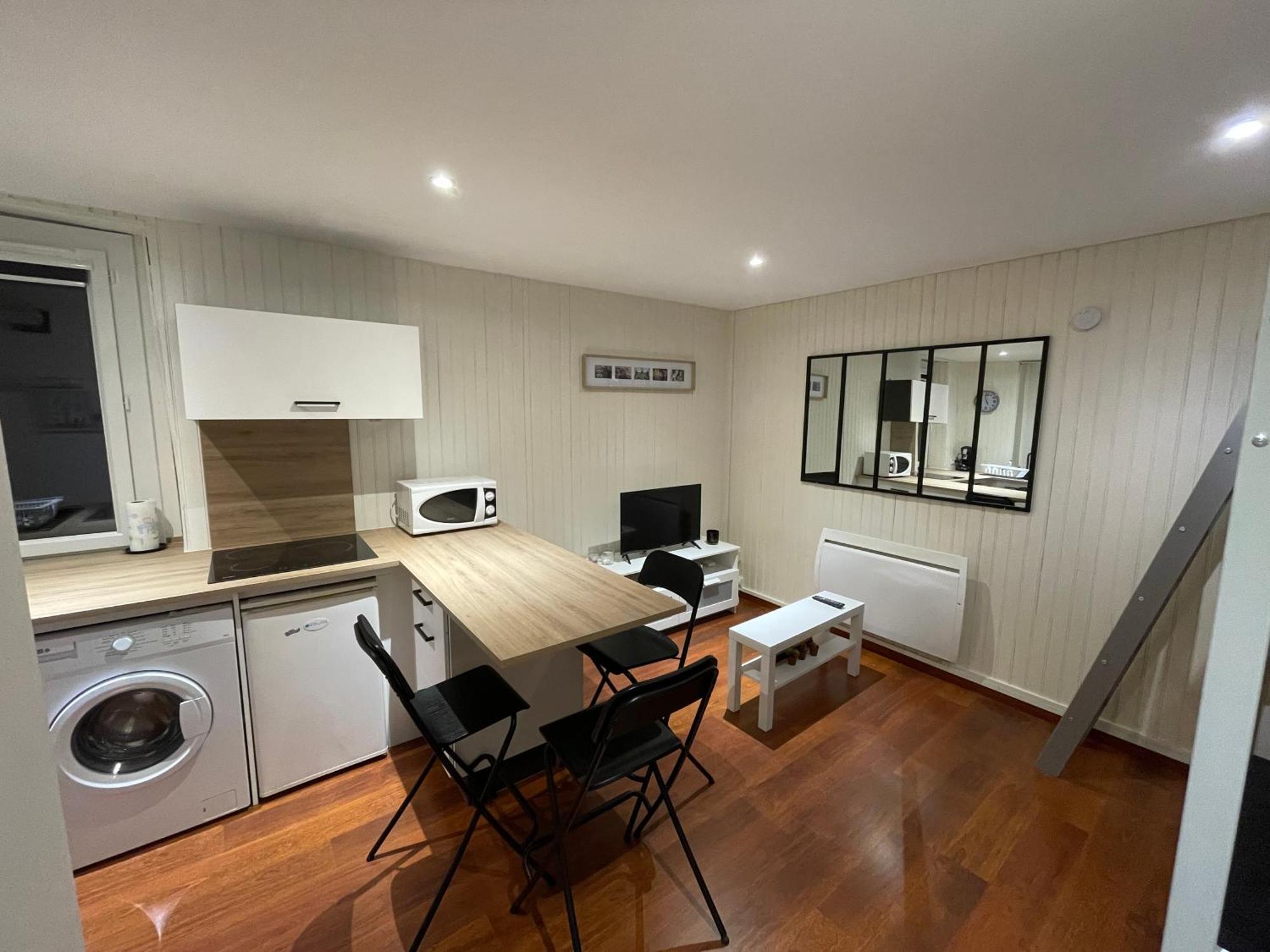 Charmant Studio En Plein Coeur De Chambery Ngoại thất bức ảnh